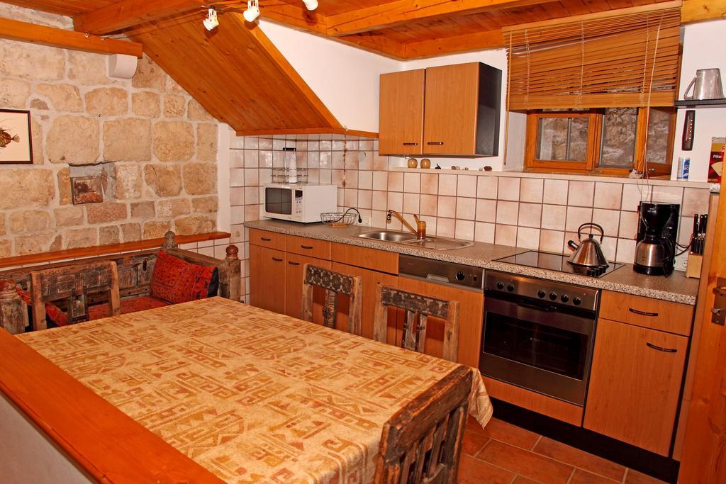 Mima Hvar *